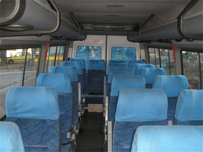 阿根廷19座车内.jpg