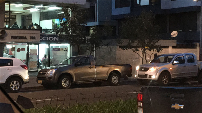 厄瓜多尔行李车-皮卡2.jpg