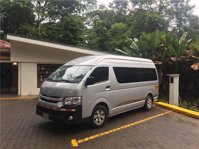 Toyota Hiace 15座車.jpg