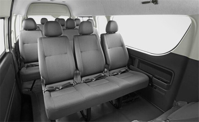Toyota Hiace 15座車3.jpg