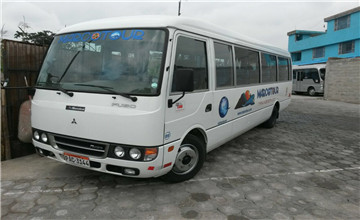 厄瓜多尔18-20座旅游用车